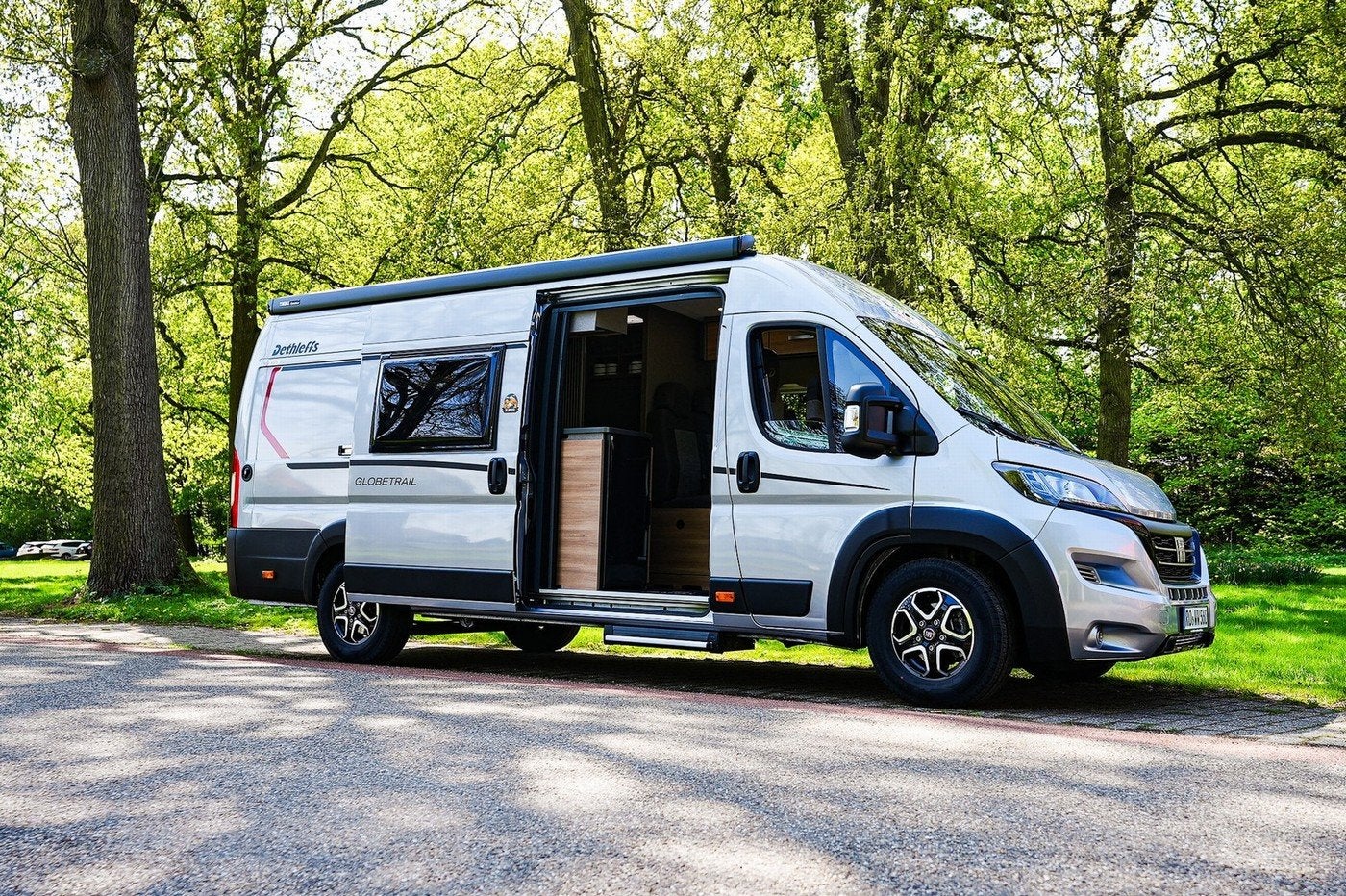 Dethleffs Globetrail 640 ER Advantage verwacht (bj 2024), Caravans en Kamperen, Automaat, Buscamper of Camperbus, 6 tot 7 meter