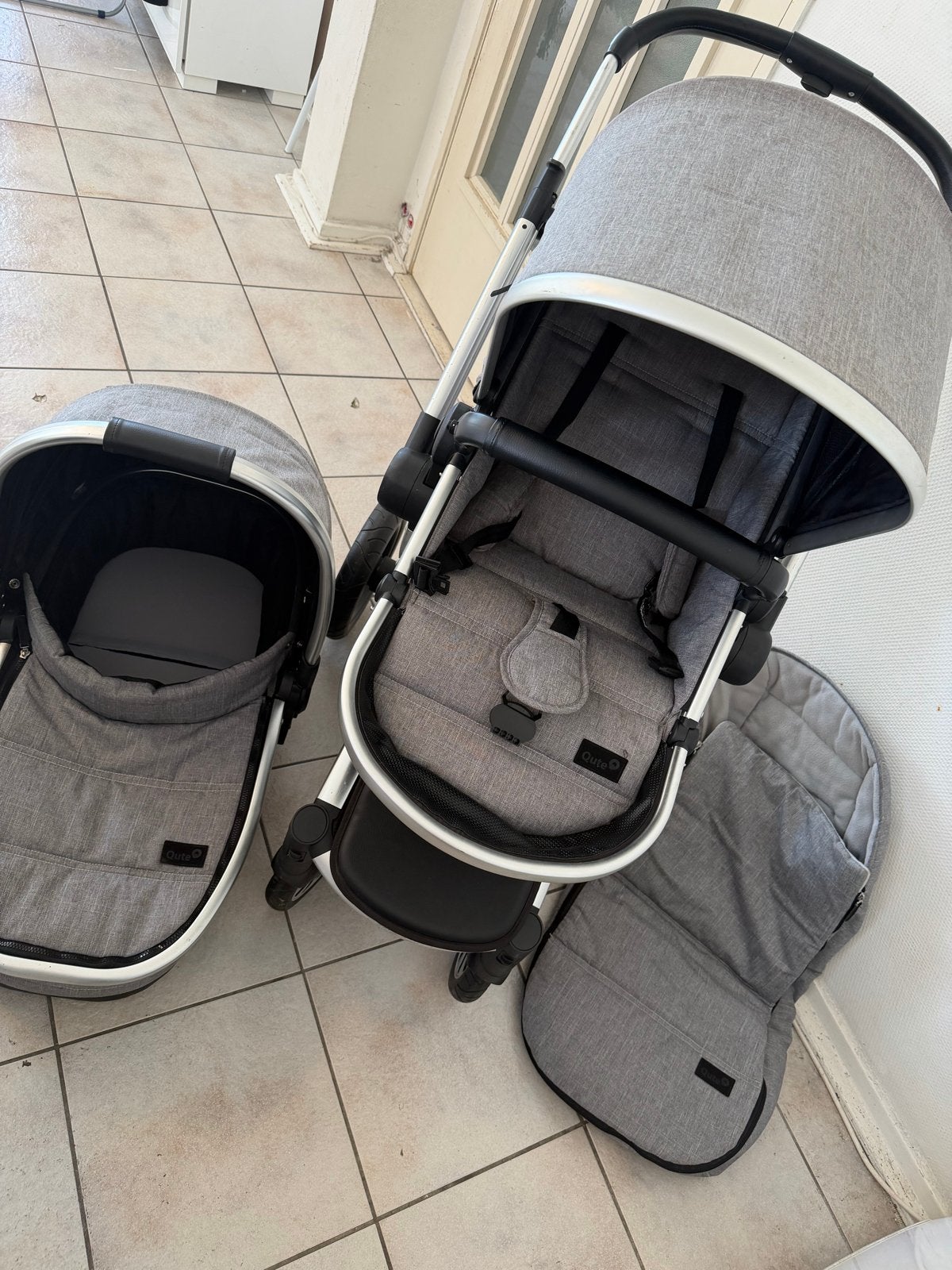 Qute kinderwagen met reiswieg, Kinderen en Baby's, Gebruikt, Combiwagen, Met reiswieg, Ophalen