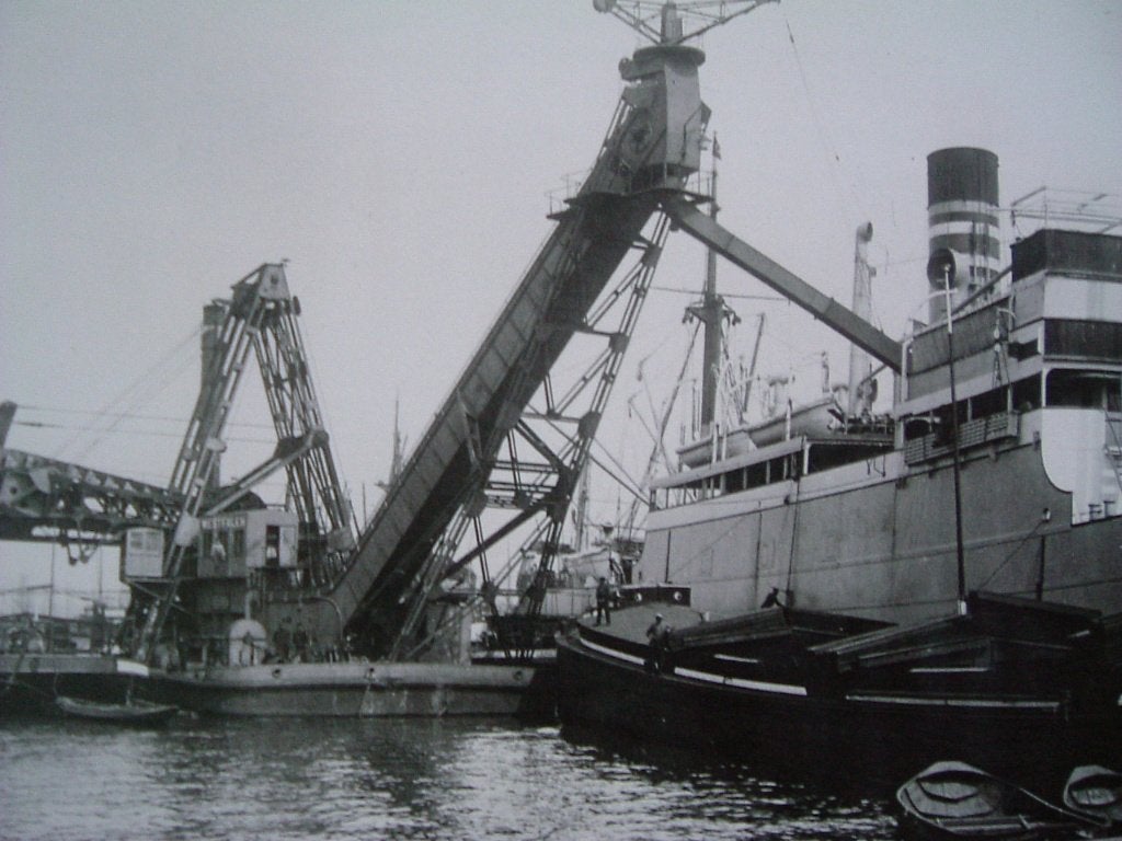 70 jaar IHC Merwede., Ophalen of Verzenden, Zo goed als nieuw, Motorboot, Boek of Tijdschrift