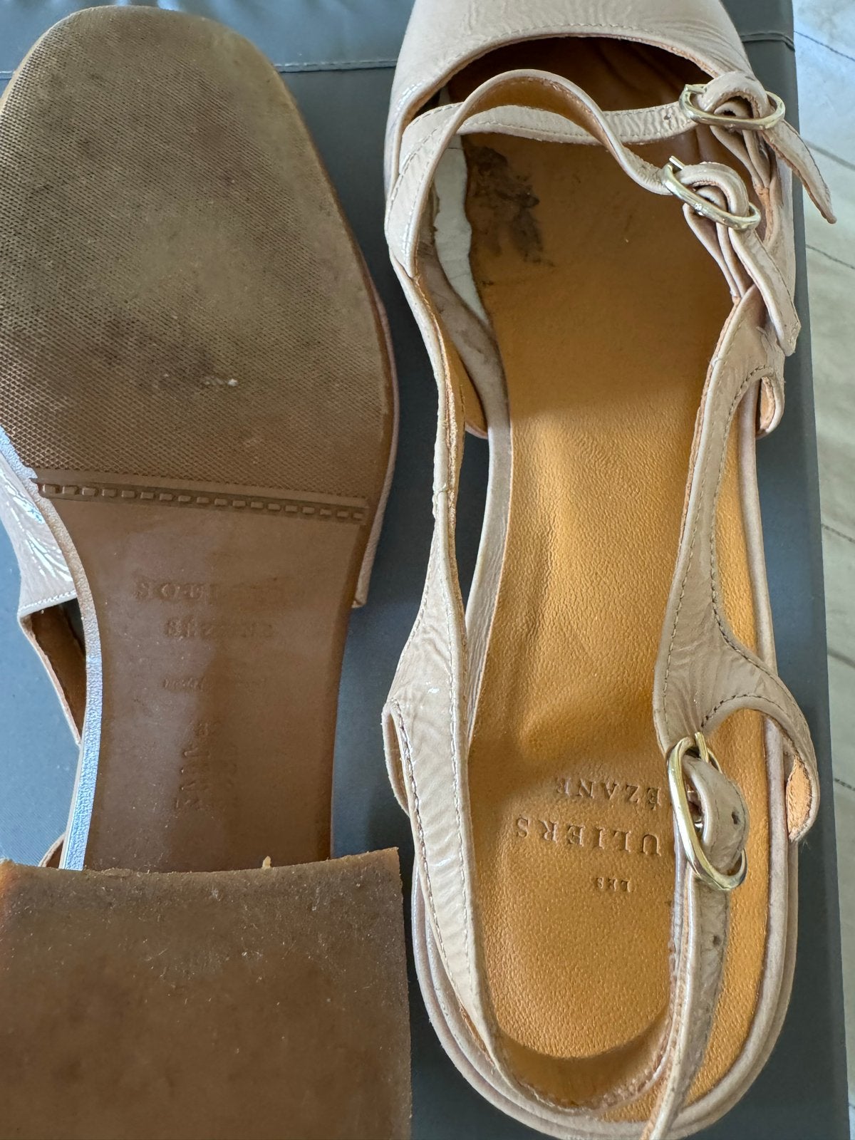 Stijlvolle beige schoenen met gespen - Maat 39, Ophalen of Verzenden, Gedragen, Beige, Schoenen met lage hakken