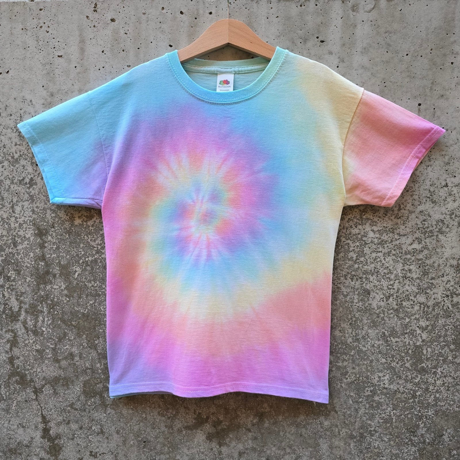 Pastel regenboog spiral tie dye zomer t-shirt maat 128, Kinderen en Baby's, Kinderkleding | Maat 128, Spiral Creaties, Jongen of Meisje