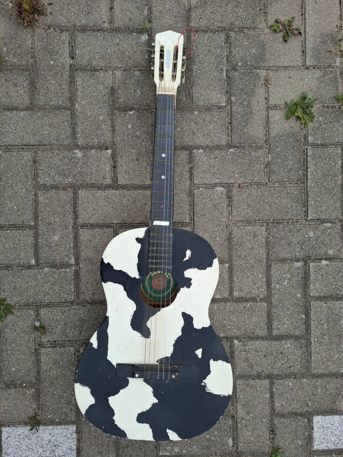 Unieke gitaar met koeienprint - decoratie of project, Muziek en Instrumenten, Snaarinstrumenten | Gitaren | Akoestisch, Ophalen of Verzenden