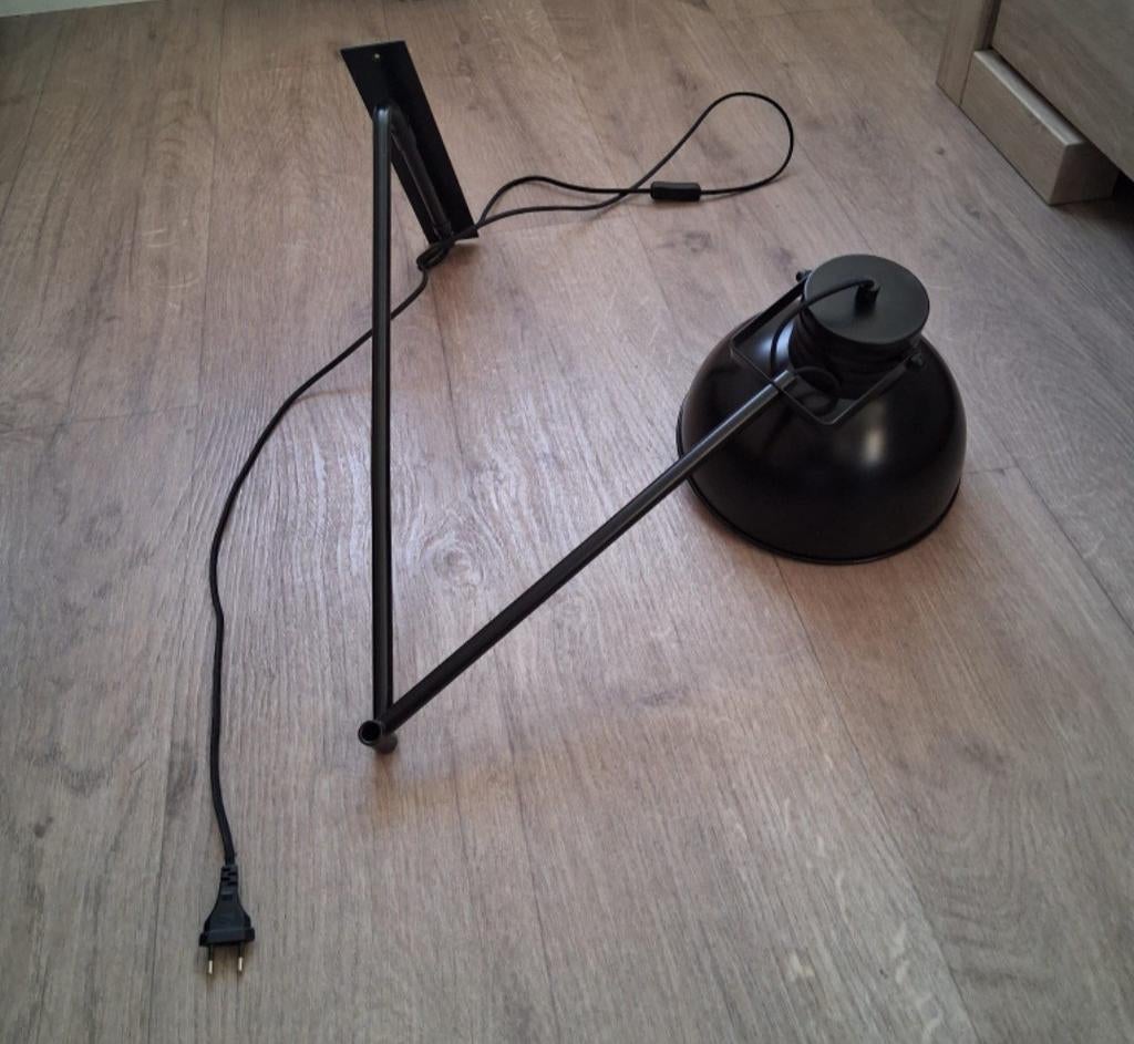 Uitklapbare Muurlamp - Ideaal voor boven Bureau of Tafel, Ophalen, Gebruikt, Metaal, Modern, Industrieel