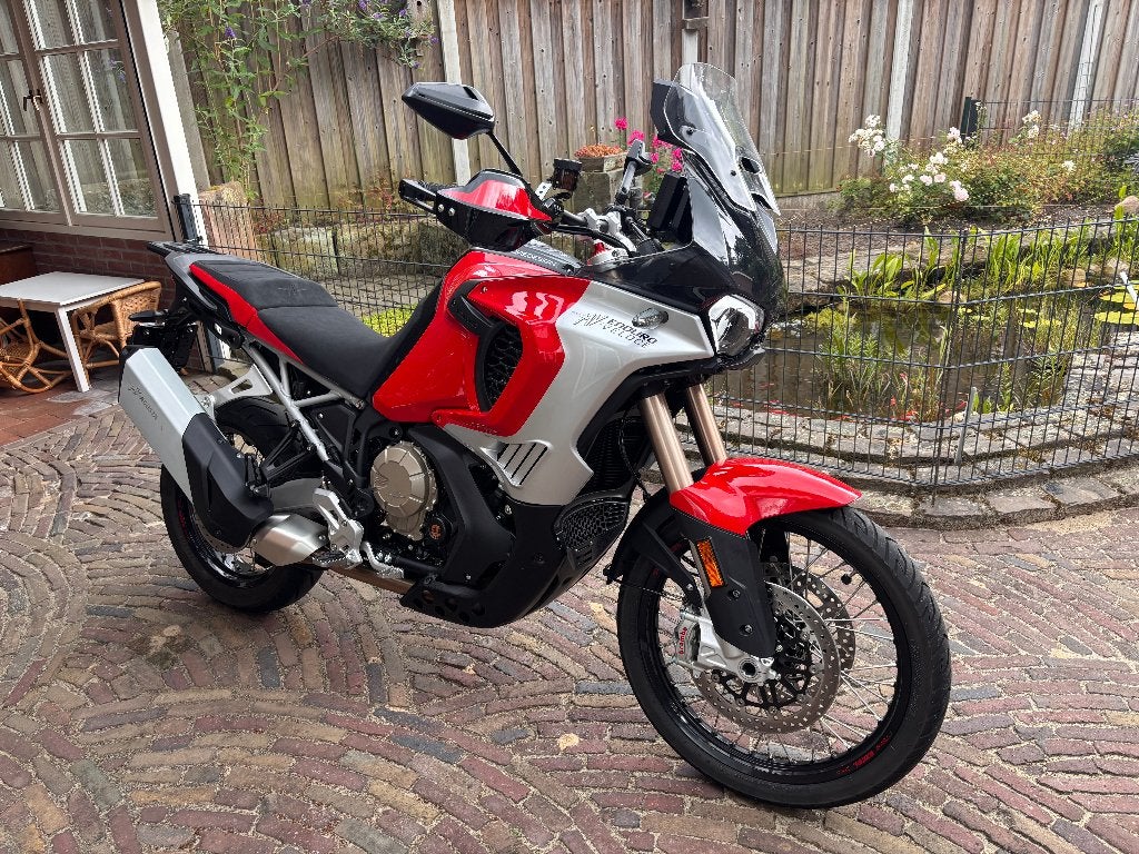 MV AGUSTA ENDURO VELOCE - met volledige garantie, Motoren, Motoren | MV Agusta, Traction Control, Motorrijbewijs A, Gebruikt, 3 cilinders