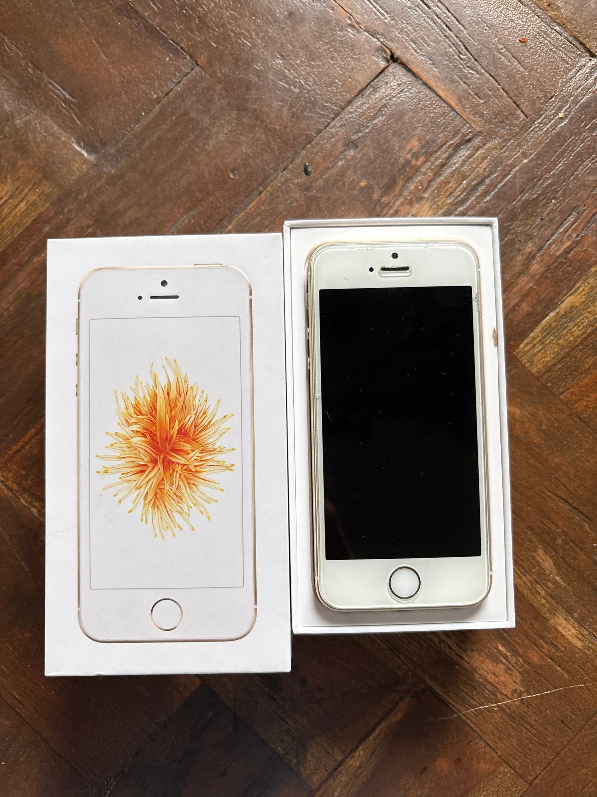iPhone SE (2016) - Scherm komt omhoog - Voor onderdelen/hand, Telecommunicatie, Mobiele telefoons | Apple iPhone, Gebruikt, 16 GB