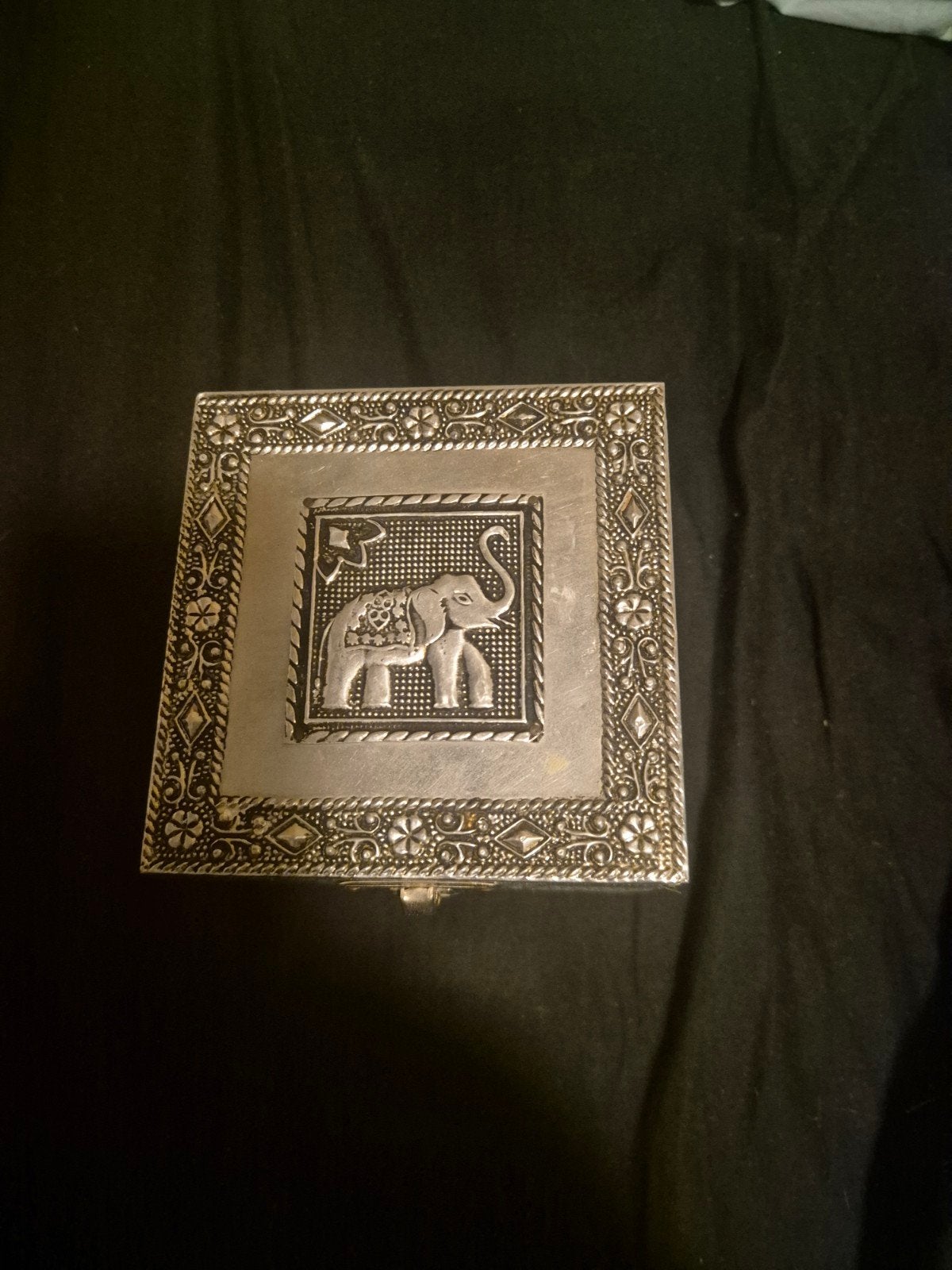 Vintage sieradendoosje met olifant en bloemmotief, Ophalen of Verzenden, Overige materialen, Overige typen