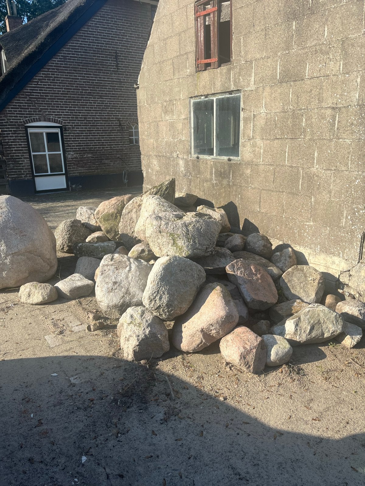 Grote partij rotsen en keien voor tuin of landschap, Ophalen, Gebruikt, Graniet, Kei