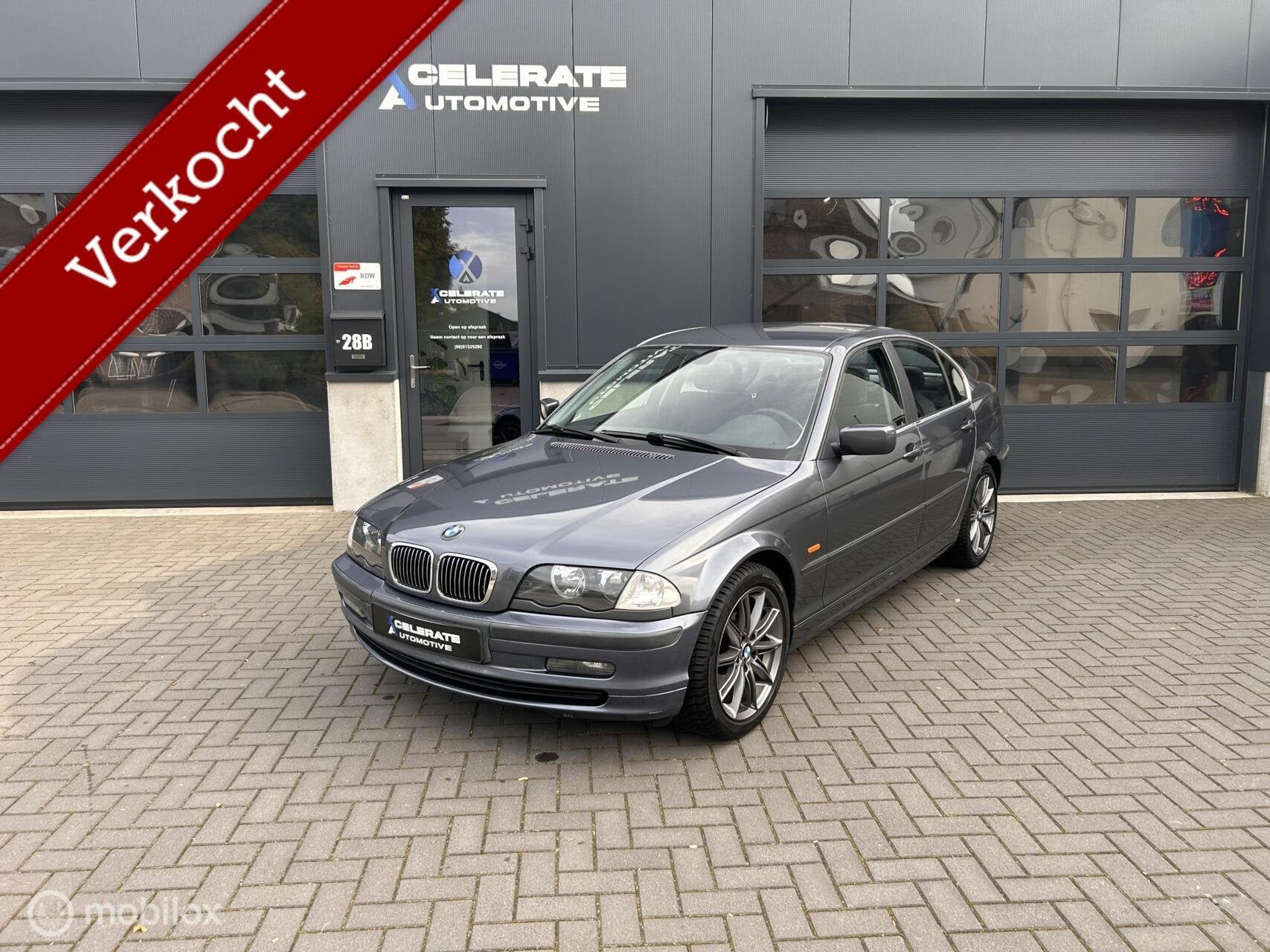 BMW 325i E46 sedan 6-cilinder Handbak Youngtimer NAP NL auto, 1385 kg, Gebruikt, Zwart, Origineel Nederlands