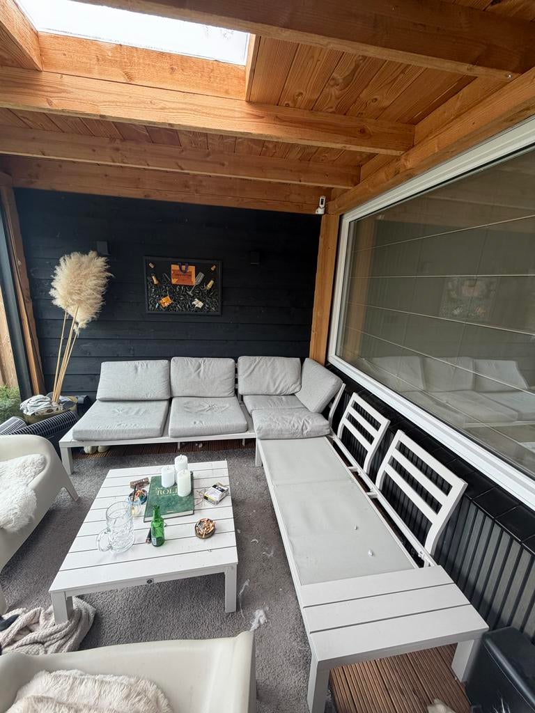 Lounge set met tafel - 1 jaar oud, mist 3 kussens, Ophalen, Zo goed als nieuw