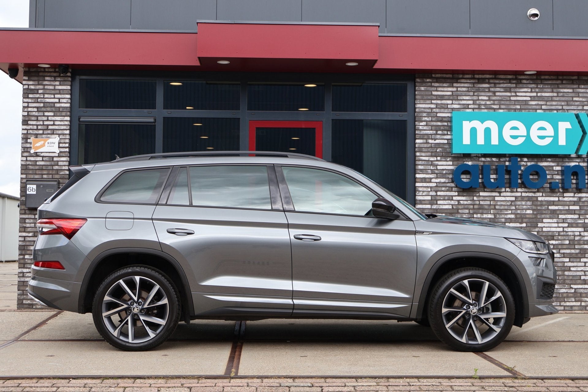 Skoda Kodiaq 1.5 TSI Sportline DSG l VIRTUAL l CAMERA l KEYL, Auto's, Dealer onderhouden, Euro 6, 4 cilinders, 150 pk