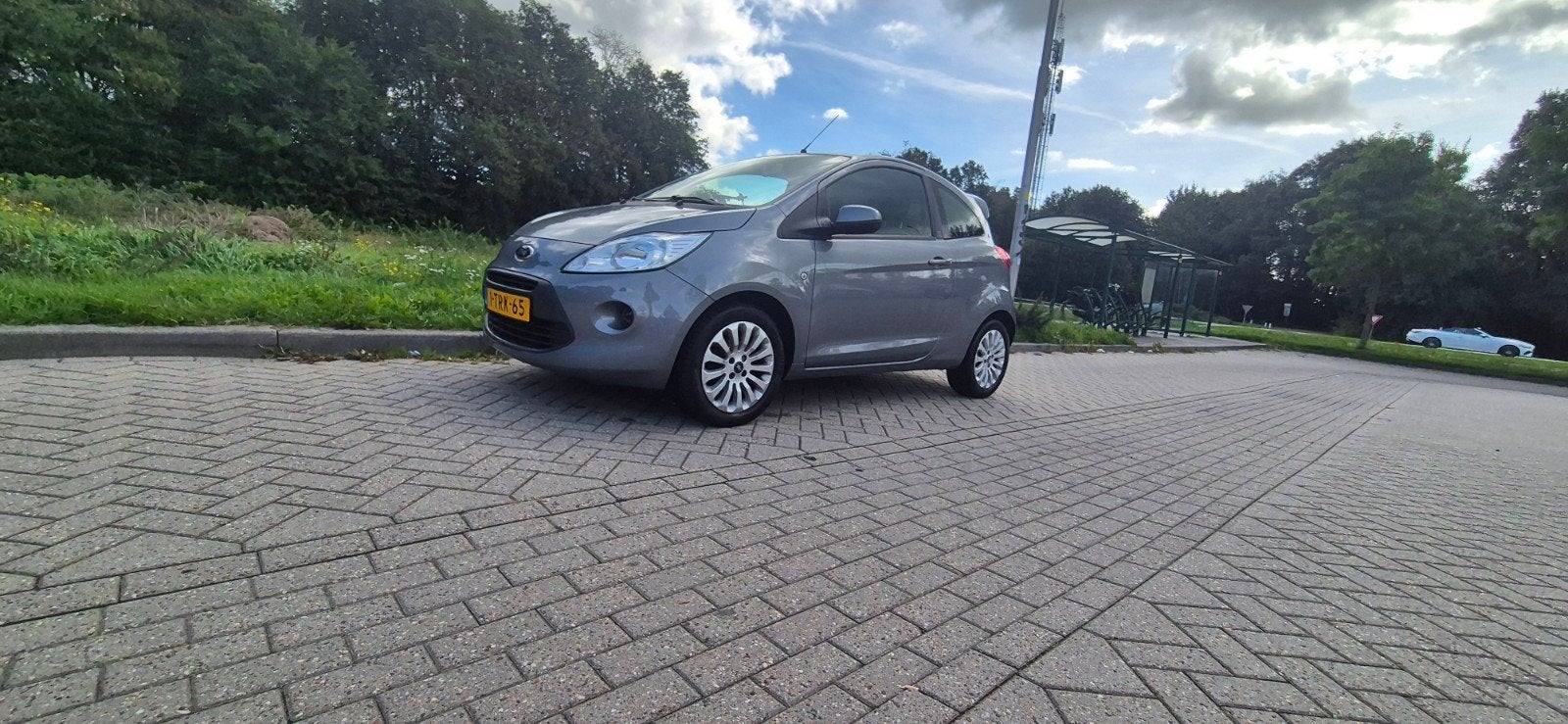 Ford Ka 1.2 51KW 2014 Grijs | zeer sportieve uitvoering |, Auto's, Voorwielaandrijving, Stof, 1242 cc, 4 cilinders
