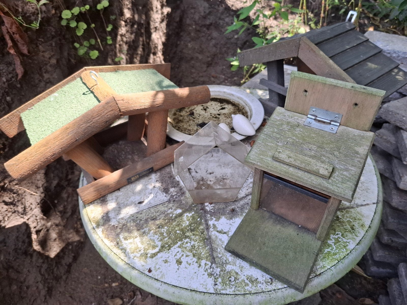 Diverse vogelhuisjes, vogelbadje - gebruikt, Ophalen, Gebruikt, Eten en Drinken