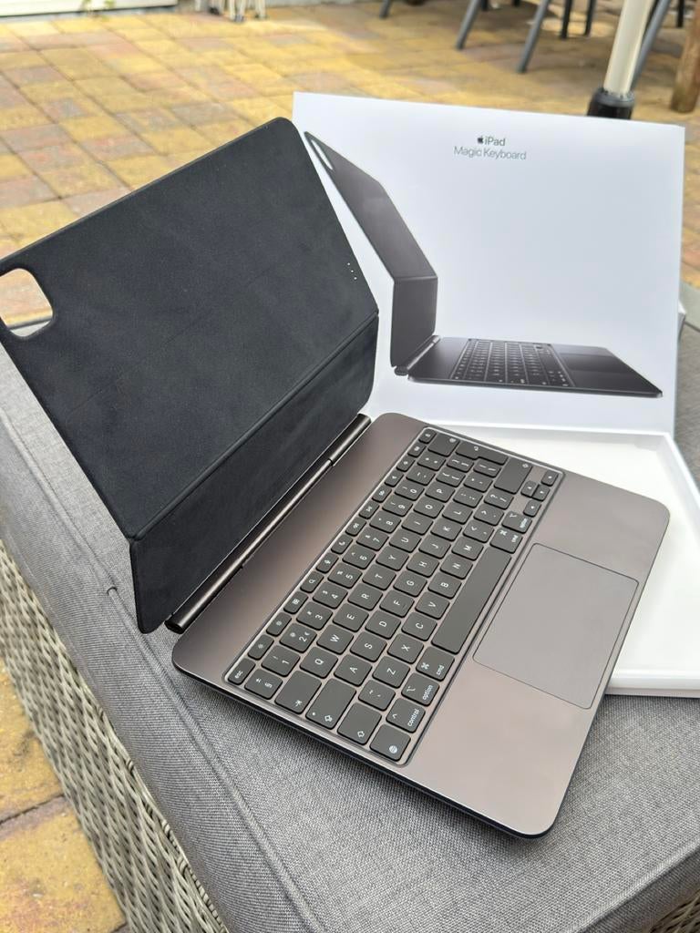 Apple Magic Keyboard voor iPad Pro 13-inch (m4), Ophalen of Verzenden, Zo goed als nieuw, 13 inch of meer, Bescherming voor- en achterkant