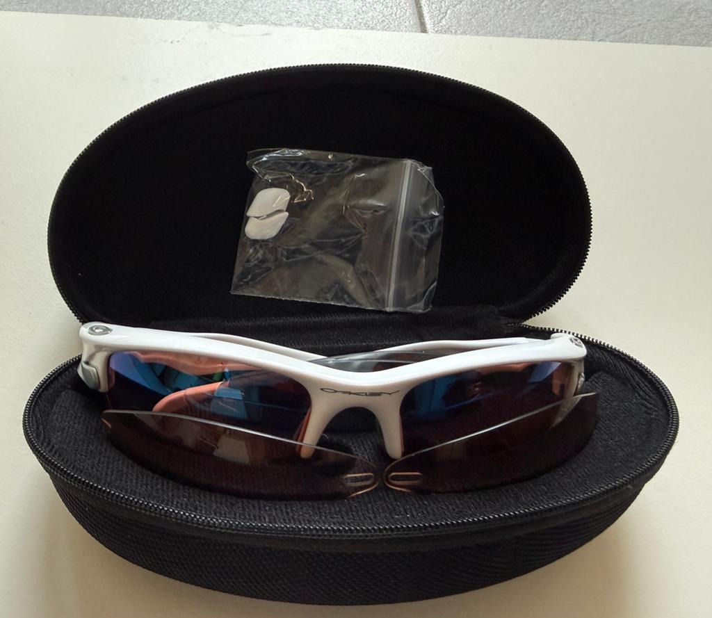 Oakley sportzonnebril Unisex zgan, Zonnebril, Wit, Ophalen of Verzenden, Zo goed als nieuw