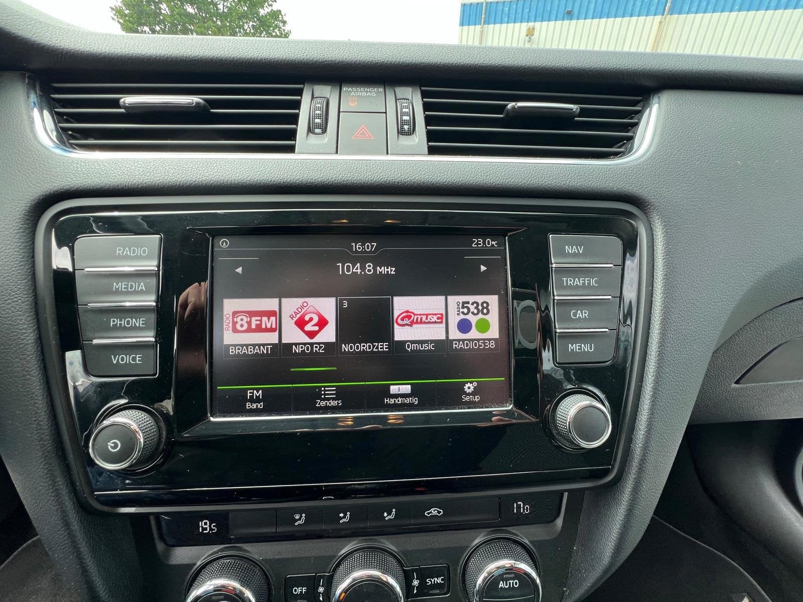 Skoda Octavia Combi 1.2 TSI GREENTECH STYLE / NW-DISTR + WP, Auto's, Voorwielaandrijving, Stof, Gebruikt, Euro 6