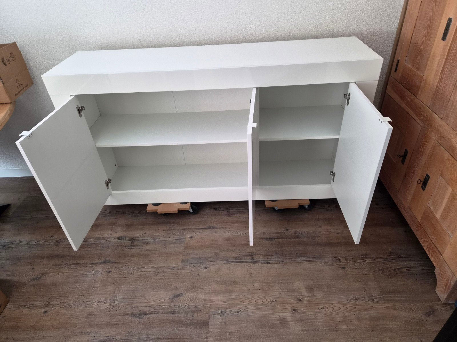 Hoogglans Wit Dressoir met Strak Design en 3 Deuren, Huis en Inrichting, Kasten | Dressoirs, Overige materialen, 150 tot 200 cm