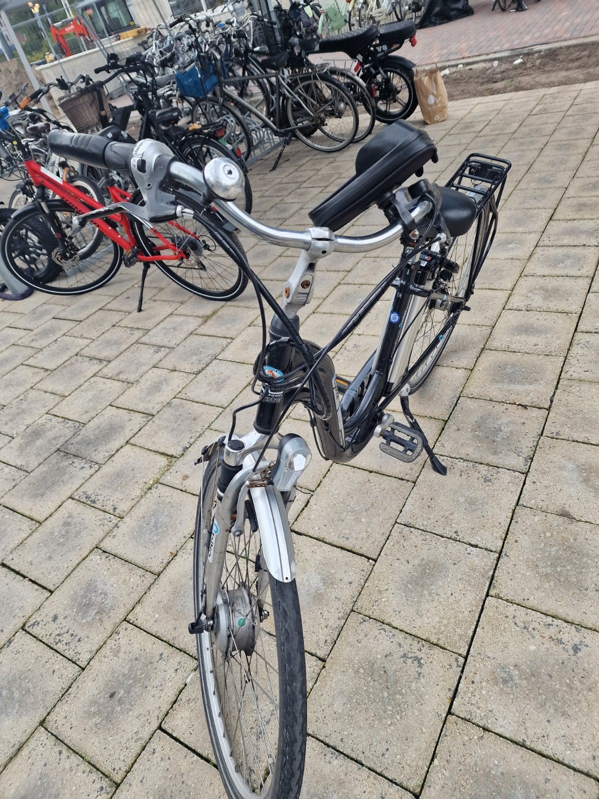 Elektrische fiets in zeer goede staat, inclusief oplader, Fietsen en Brommers, Zo goed als nieuw, 51 tot 55 cm, 30 tot 50 km per accu