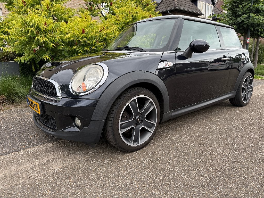 Mini 1.6 16V Cooper S 128KW AUT 2007 Zwart, Auto's, Zwart, 4 cilinders, USB, 4 stoelen