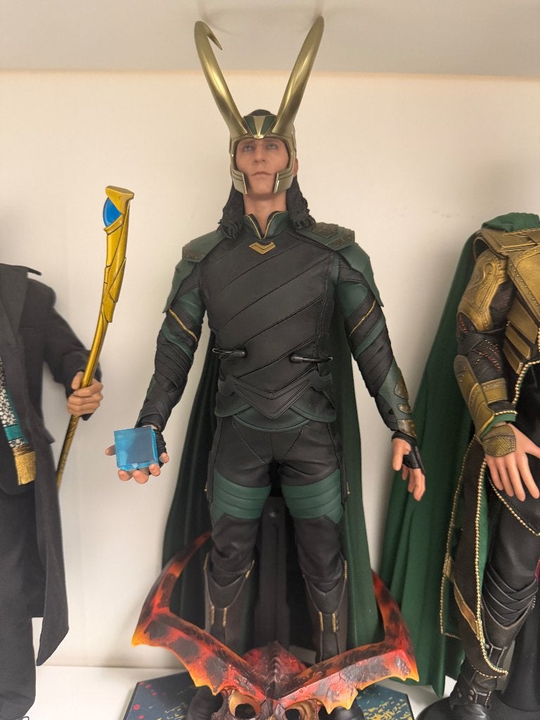 Loki hot Toys, Thor ragnarok, Verzamelen, Ophalen of Verzenden, Zo goed als nieuw, Film, Actiefiguur of Pop
