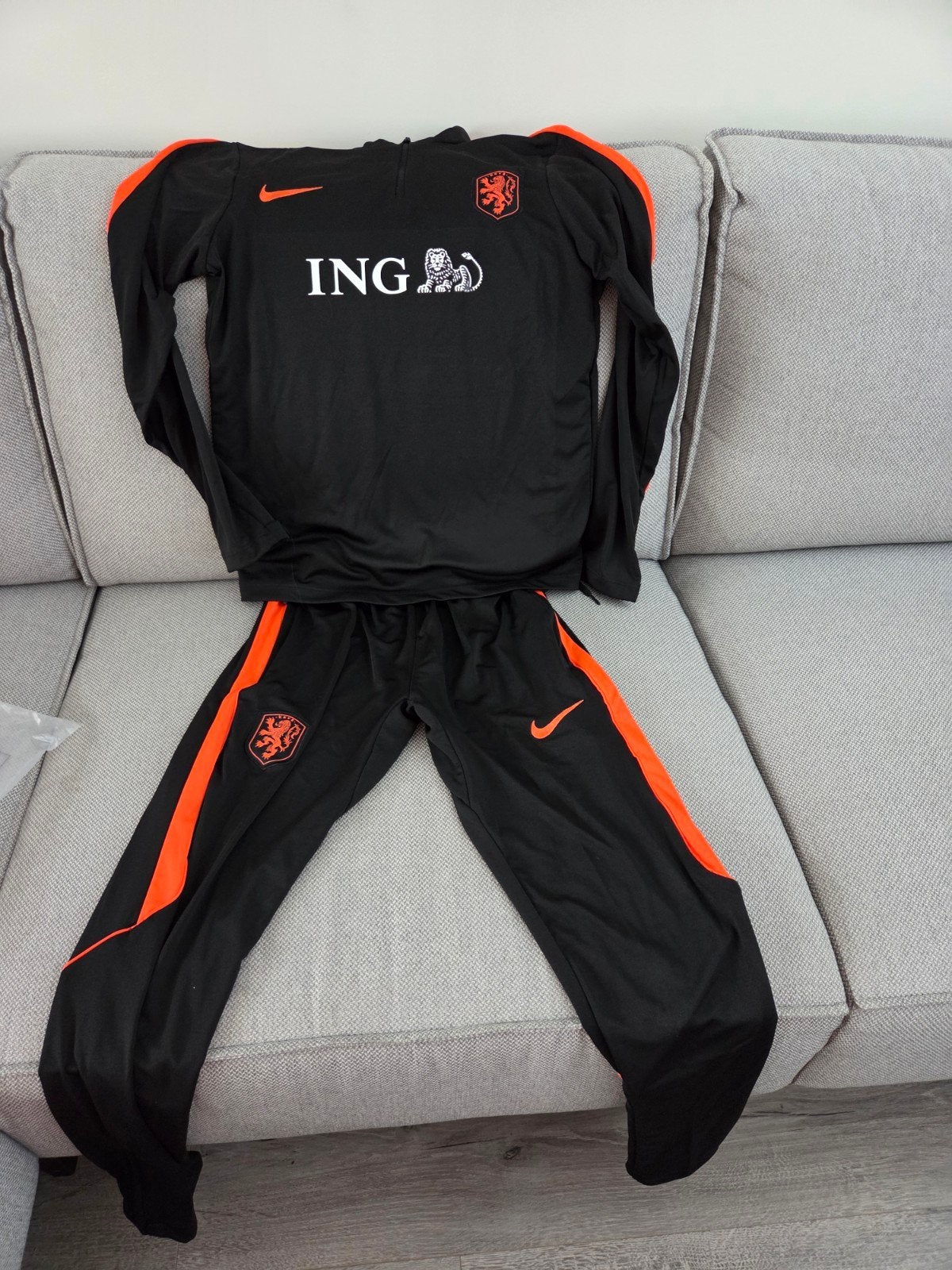 Nieuw Nike Oranje Trainingspak - Nederland Voetbal, Ophalen of Verzenden, Nieuw, Jongen of Meisje, Sport- of Zwemkleding