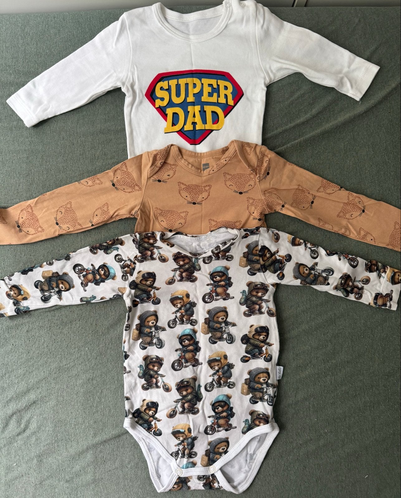 Set van 3 baby rompertjes: Super Dad, Vosjes, Beertjes, Ophalen of Verzenden, Gebruikt, Jongetje of Meisje