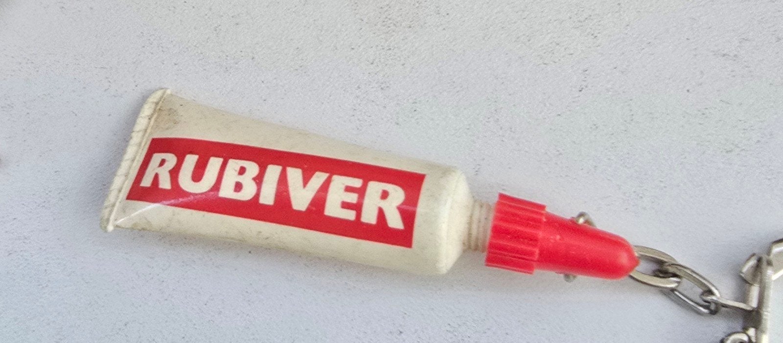 Vintage Rubiver Sleutelhanger - Tube Design, Verzamelen, Ophalen of Verzenden, Gebruikt, Overige typen