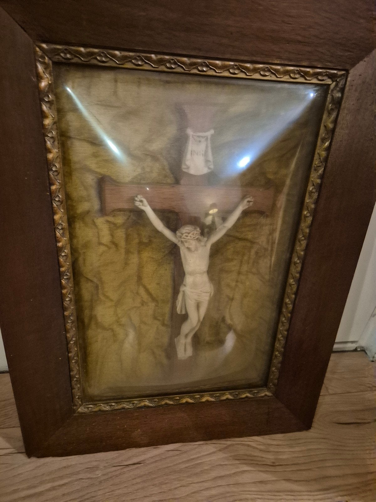 Antiek Jezus beeld in lijst, behandeld tegen houtworm, Antiek en Kunst, Ophalen