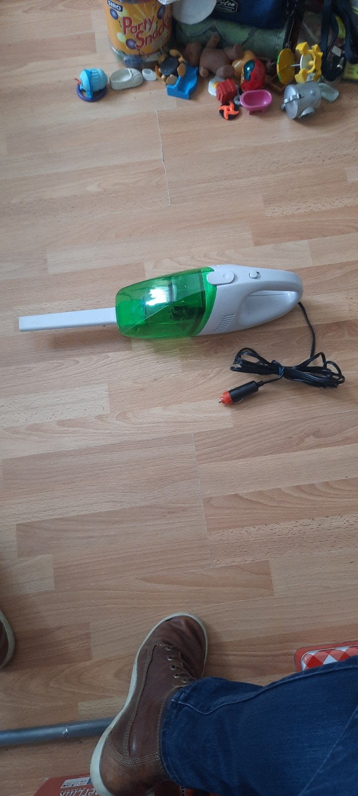 Handstofzuiger 12V voor auto - Compact en Krachtig, Gebruikt, Kruimeldief, Ophalen of Verzenden, Minder dan 1200 watt