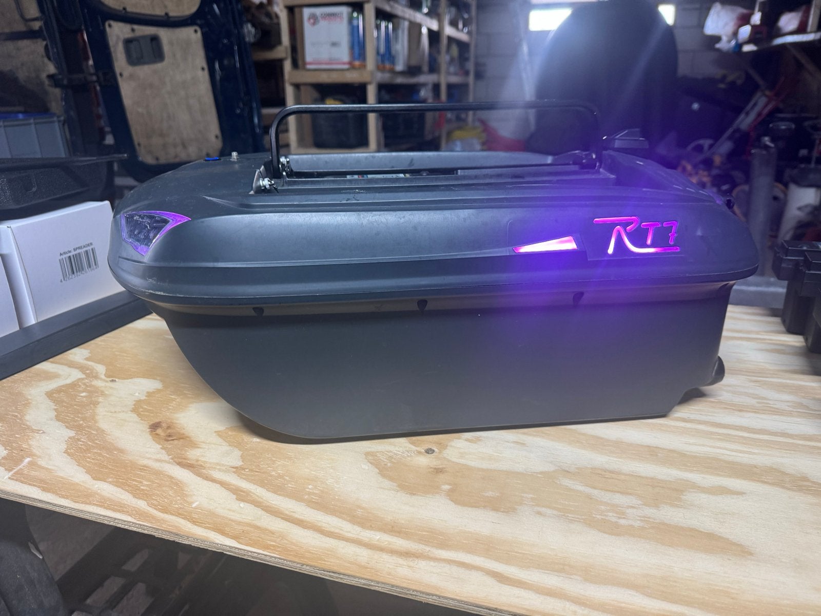 Carplounge RT7 Voerboot - April 2024 - €3500 of een goed bod, Ophalen of Verzenden, Zo goed als nieuw, Overige typen