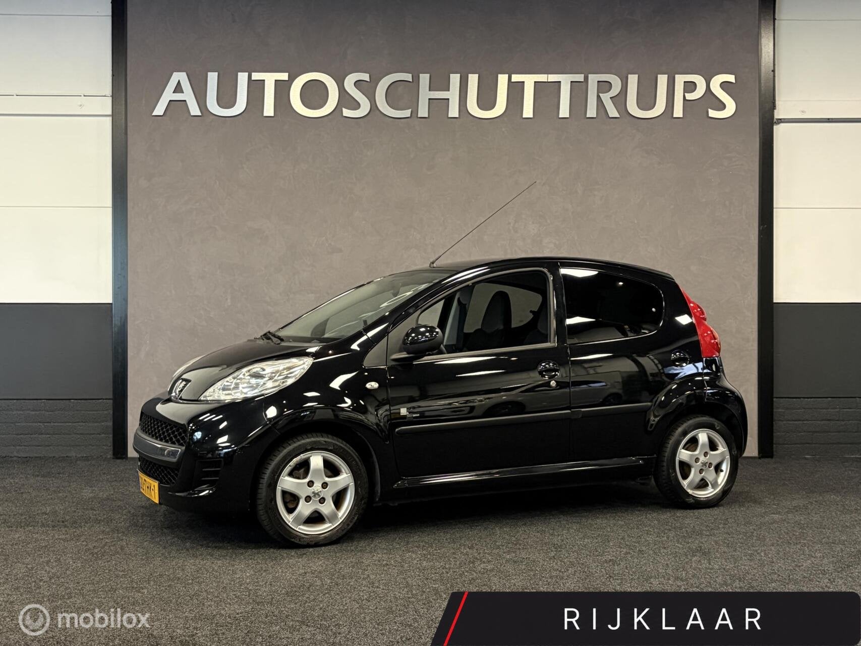 Peugeot 107 1.0-12V Black & Silver 5 DEURS / AIRCO / LMV / G, Auto's, Peugeot, Voorwielaandrijving, Euro 5, Gebruikt, Zwart