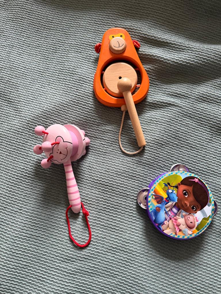 3 muziekinstrumenten aapje trommel mc stuffins tamboerijn, Ophalen of Verzenden, Zo goed als nieuw, Trommel