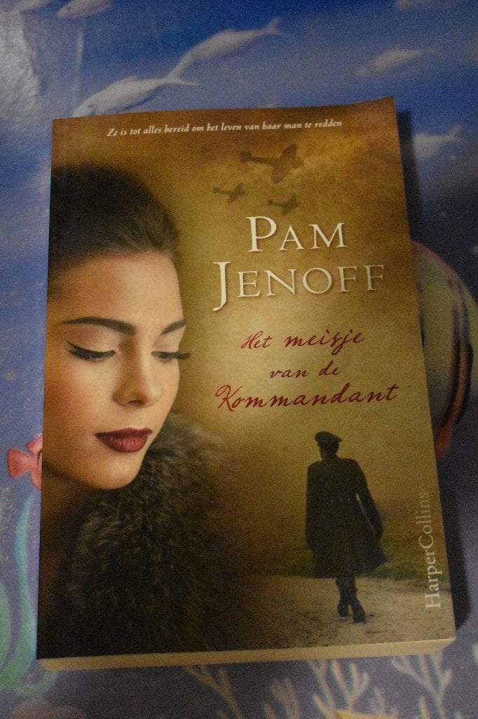 boek van Pam Jenoff/het verzetsmeisje+meisje vd commandant, Ophalen of Verzenden, Zo goed als nieuw, Pam Jenoff