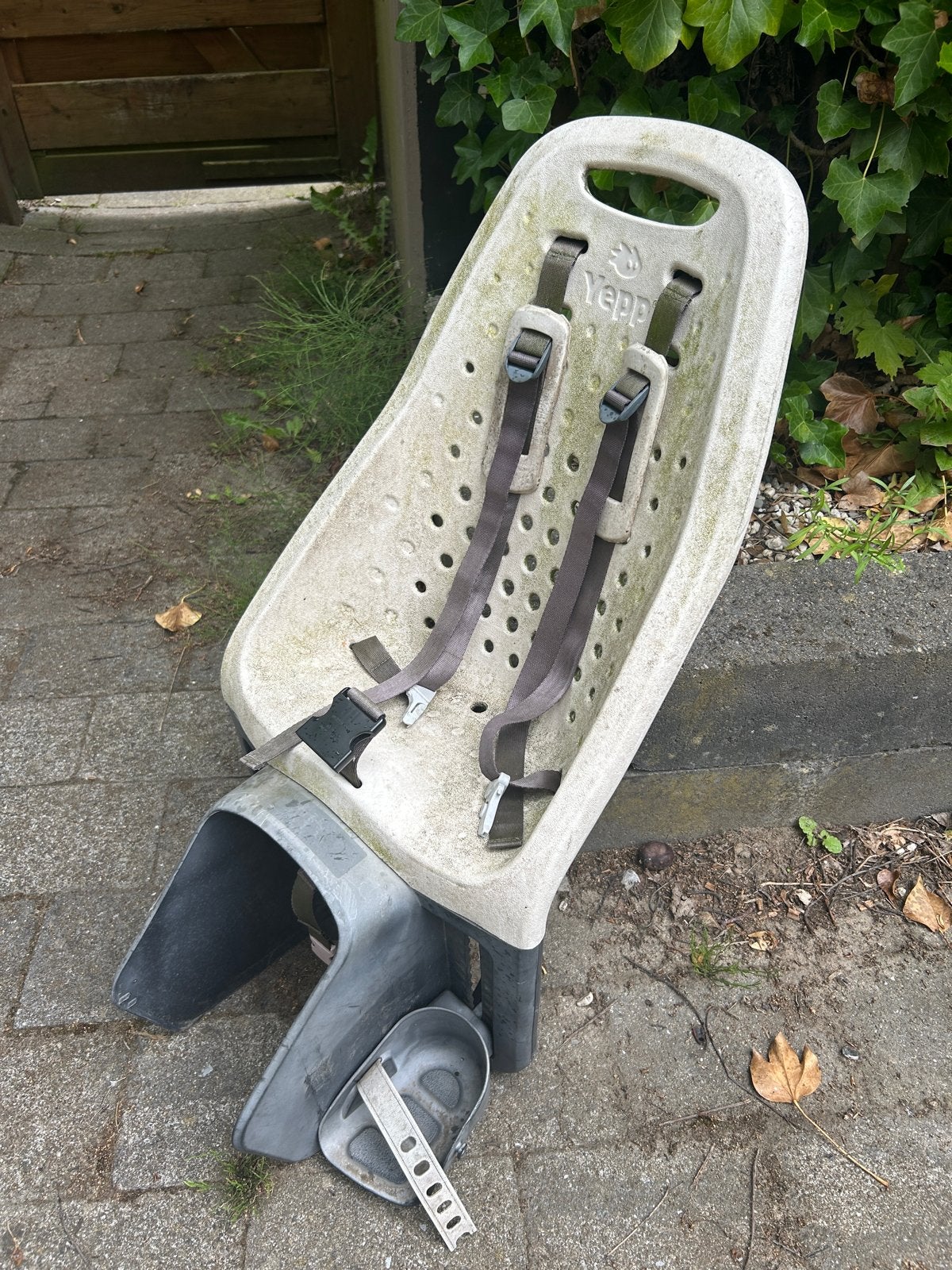 Gratis Yepp fietsstoeltje - Werkt nog prima!, Fietsen en Brommers, Fietsaccessoires | Fietsstoeltjes, Ophalen, Gebruikt, Achterzitje