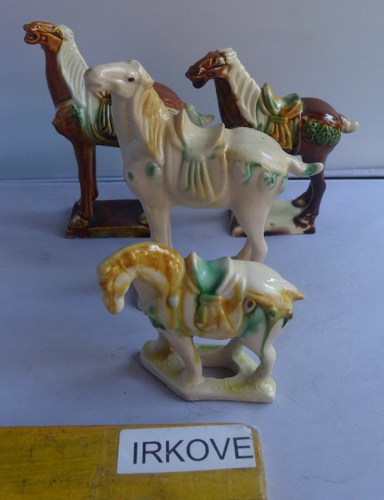VIER KLEINE TANG PAARDEN * Keramiek *, Minder dan 20 cm, Verzenden, Handgemaakt, Zoogdier