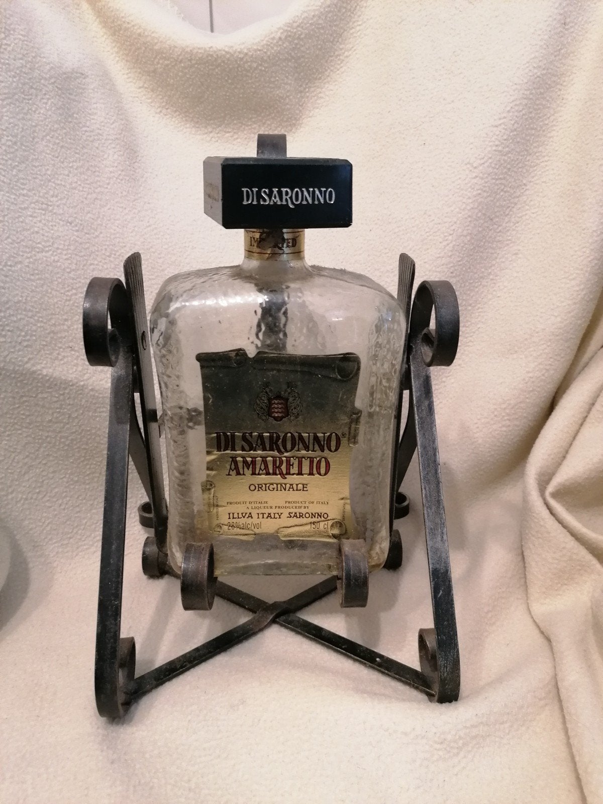 Vintage Disaronno Amaretto Fles in Smeedijzeren Houder, Ophalen of Verzenden