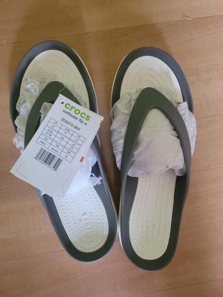 Nieuwe Crocs Swiftwater Flip W slippers smoke/white mt 37/38, Kleding | Dames, Schoenen, Crocs, Ophalen of Verzenden, Nieuw, Slippers