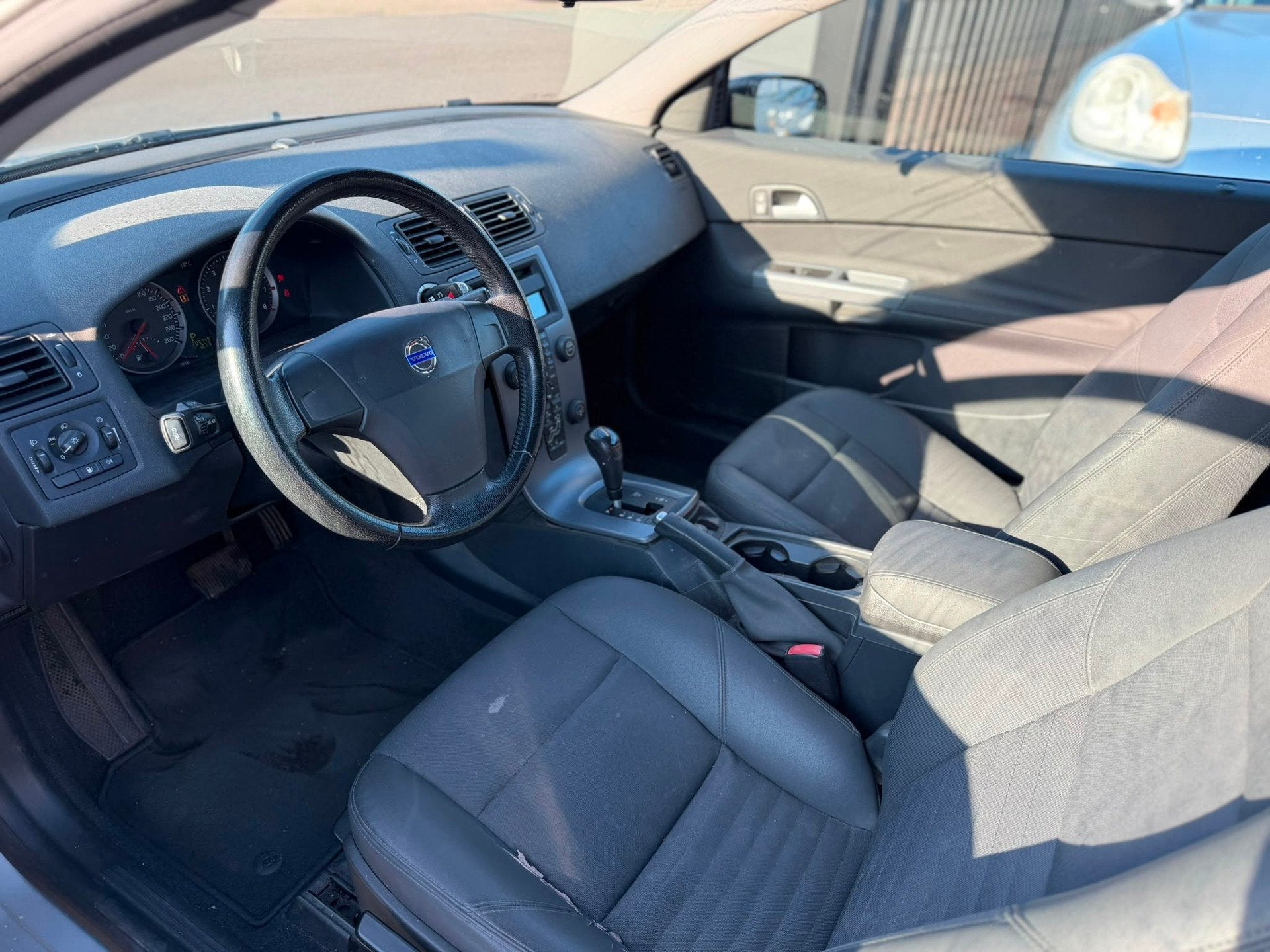 Volvo C30 2.4i Kinetic 2007 Automaat Airco Lmv APK 06-2027, Auto's, Volvo, Gebruikt, 700 kg, 4 stoelen, Bedrijf