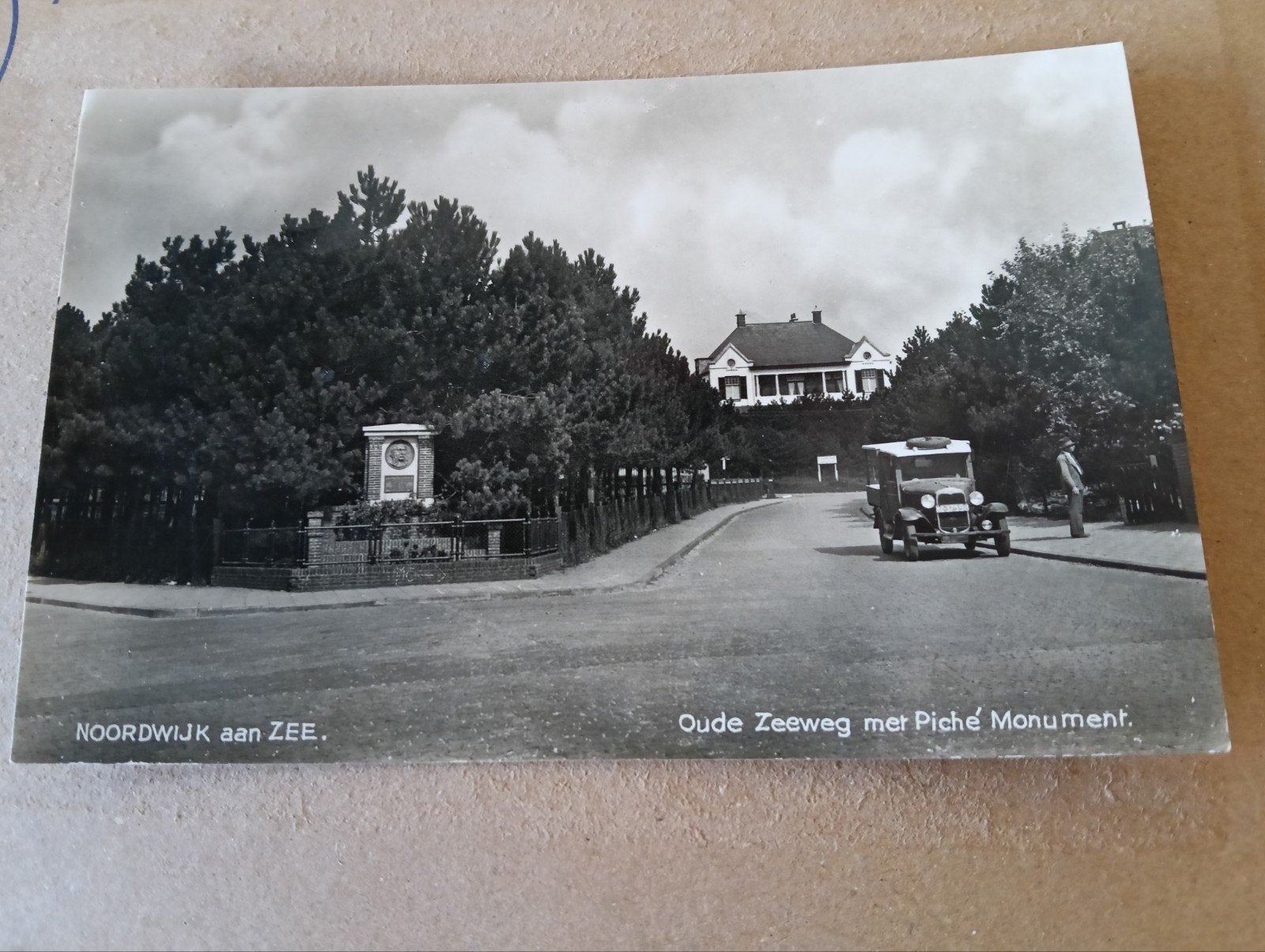 Oude Zeeweg met Piché Monument - Noordwijk aan Zee, Ophalen of Verzenden, 1940 tot 1960, Gelopen, Zuid-Holland