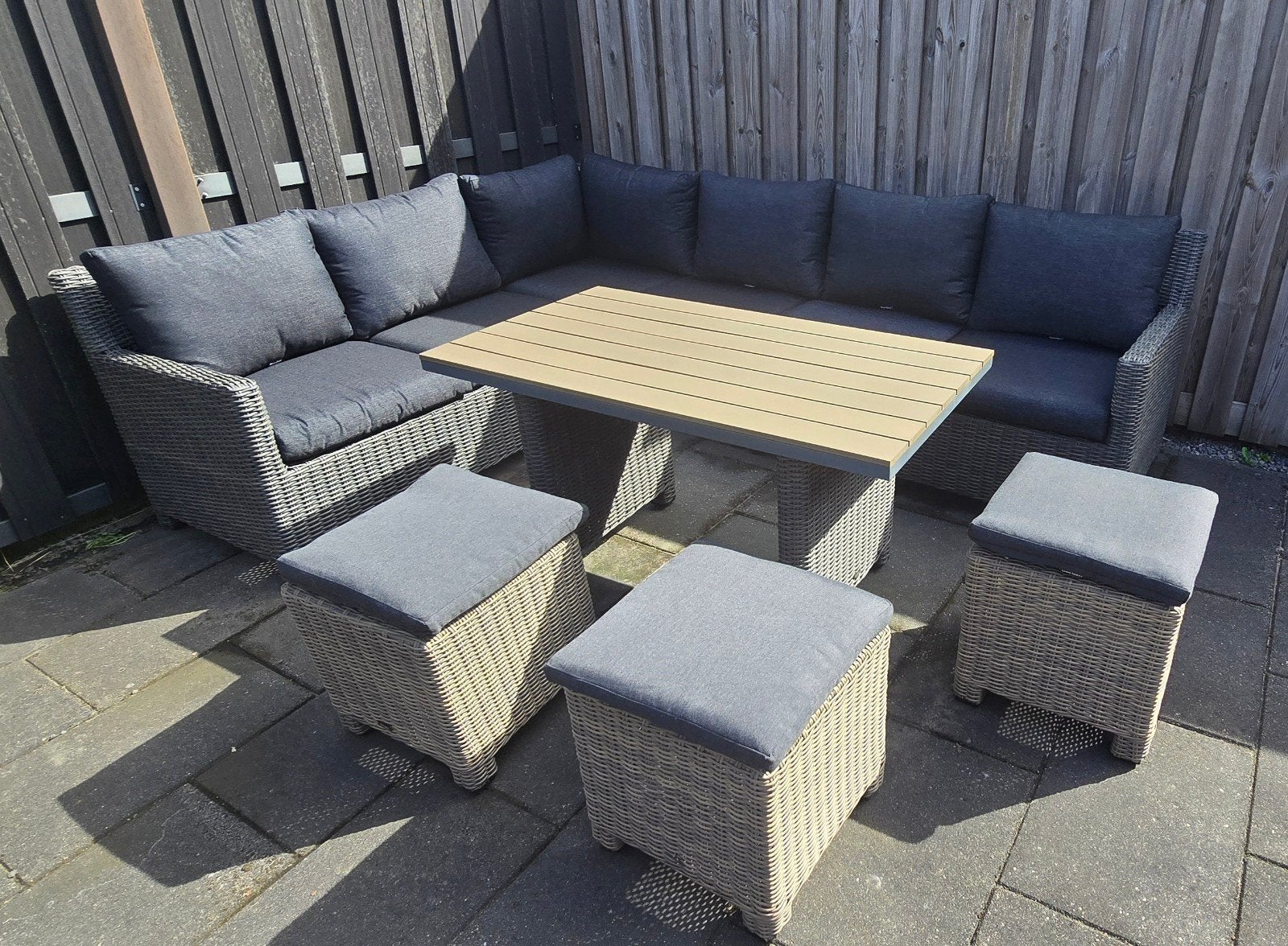 Complete Wicker Loungeset met Tafel en Hocker, Ophalen, Bank, Meer dan 8 zitplaatsen, Zo goed als nieuw