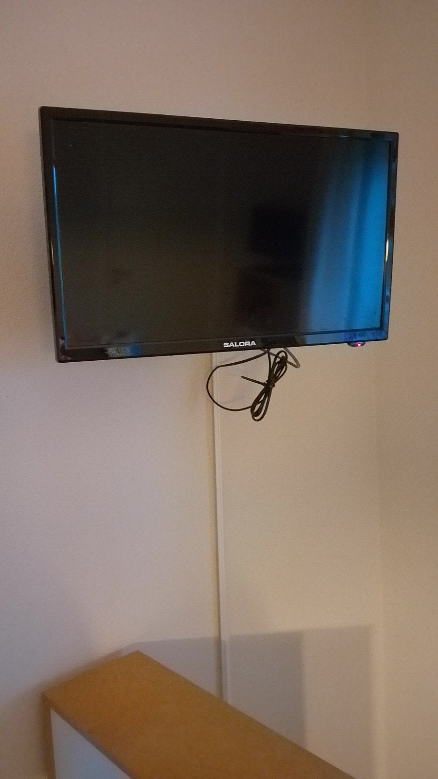 2x Salora TV met muurbeugel - Perfect voor kleine ruimtes, Ophalen, Gebruikt
