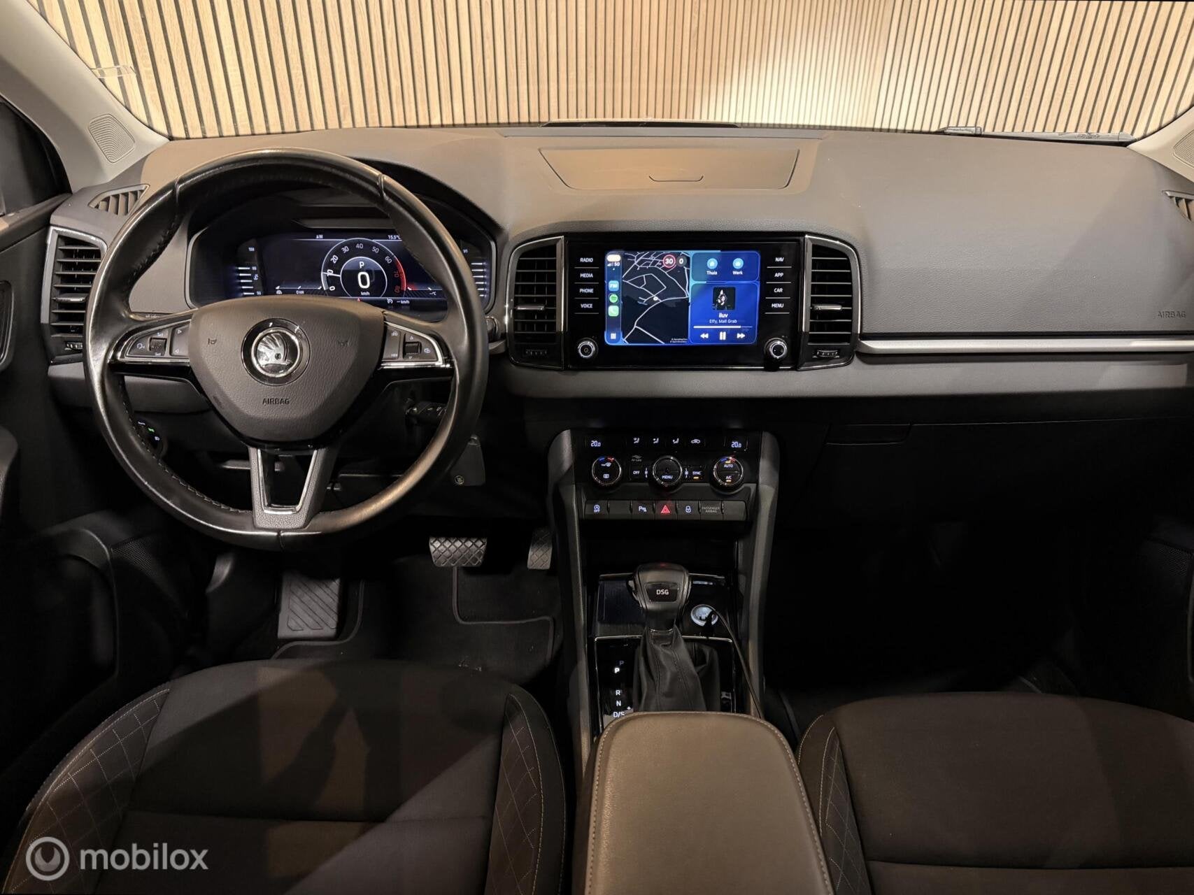 Skoda Karoq 1.0 TSI Clever Ed AUTOMAAT VIRTUAL CARPLAY DAB+, Stof, Gebruikt, 1261 kg, 116 pk