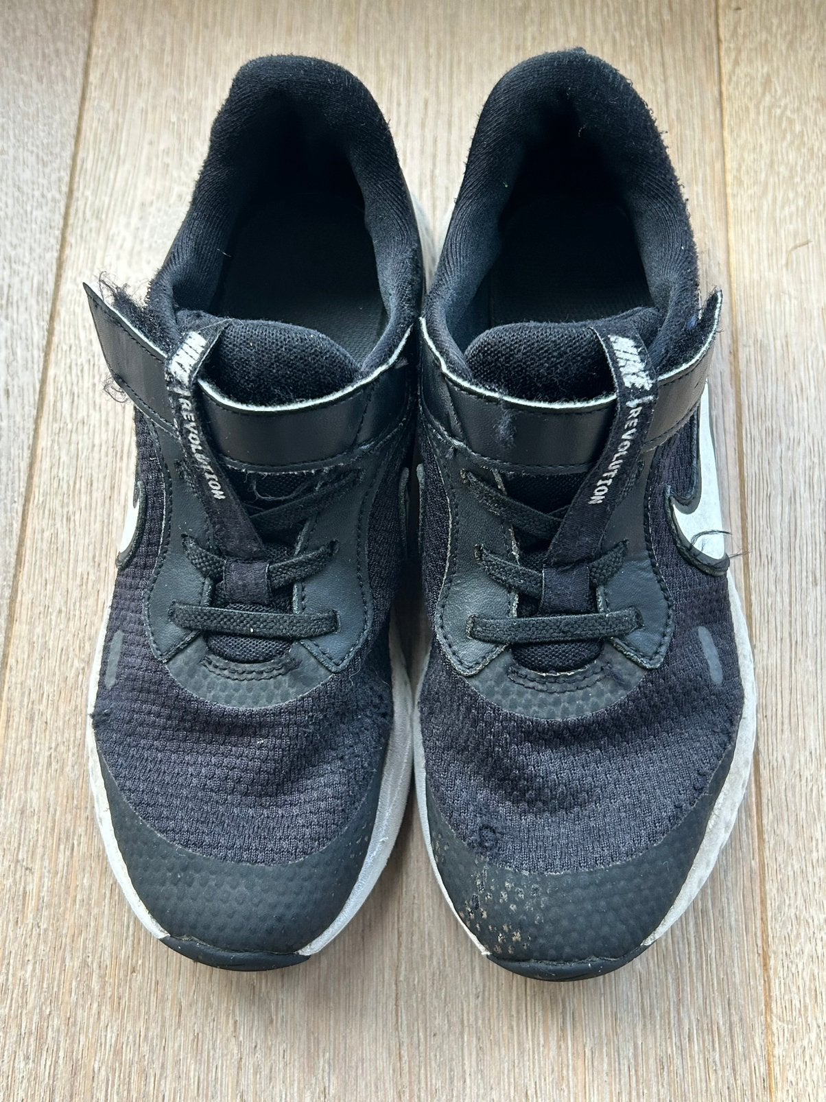 zwarte klittenband sneakers maat 34 NIKE, Gebruikt, Ophalen of Verzenden, Jongen of Meisje, Sportschoenen