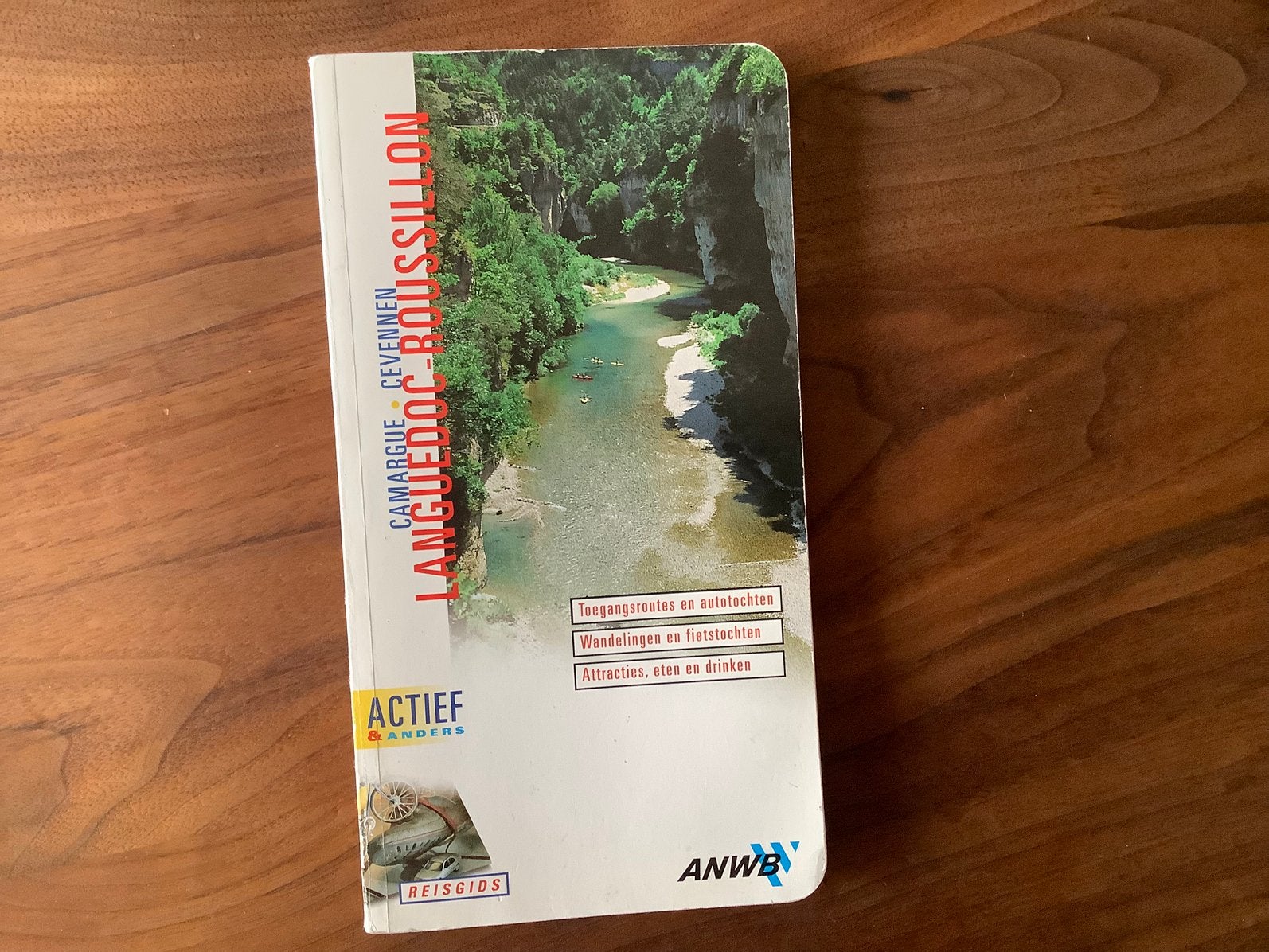 Languedoc-Roussillon Camargue Frankrijk ANWB reisgids, Fiets- of Wandelgids, Europa, Ophalen of Verzenden, Zo goed als nieuw