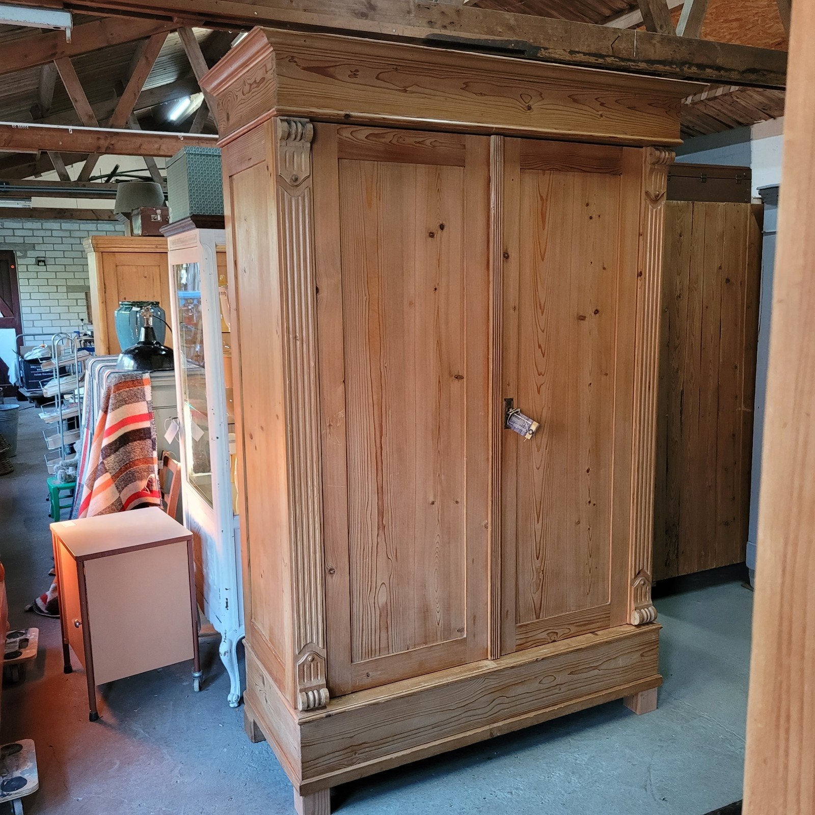 Brocante oude grenen hoge kast garderobekast hangkast, Ophalen