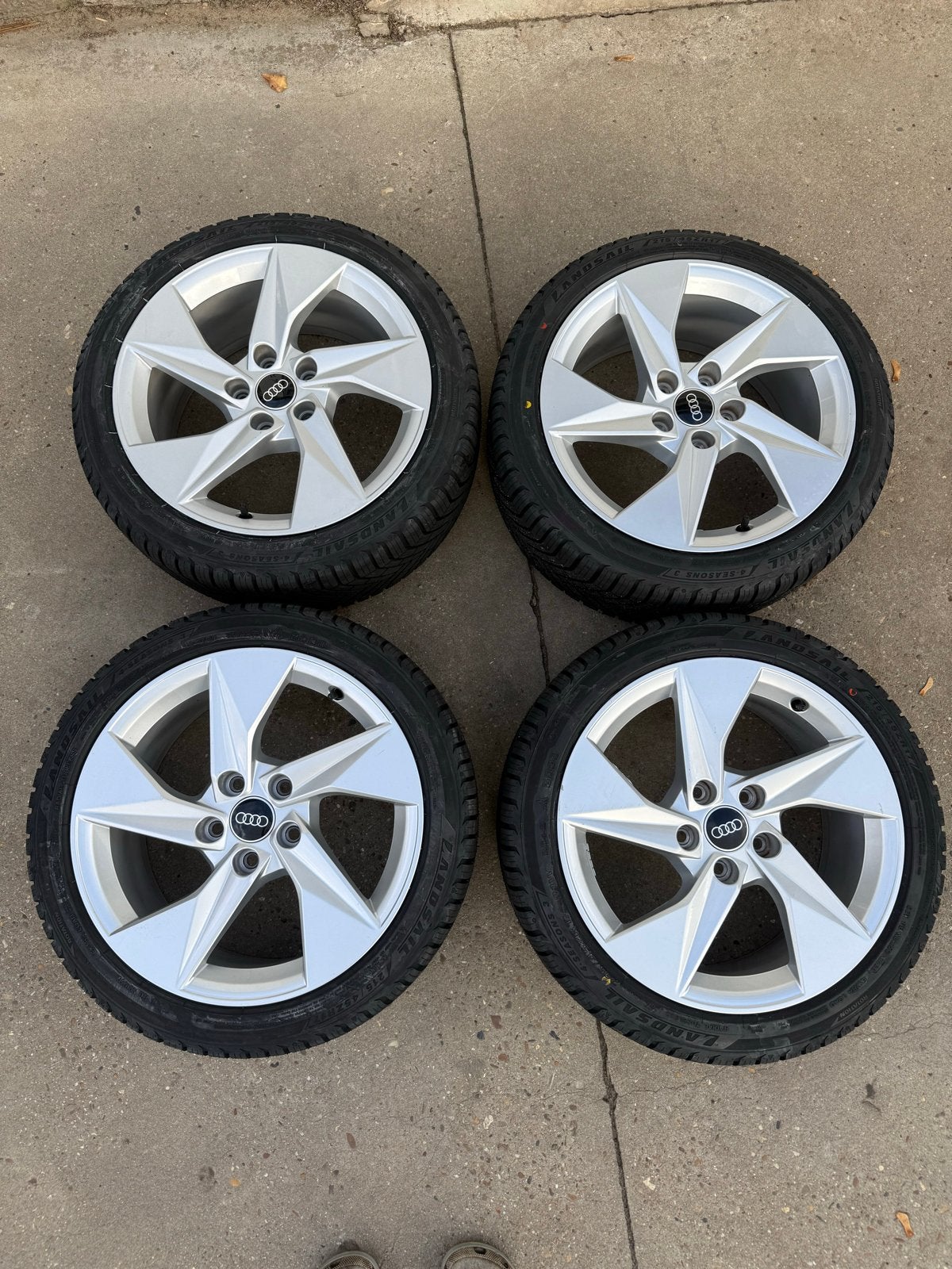 Originele Audi Velgen + nieuwe All Season Banden 215/45 R17, Ophalen, 215 mm, Banden en Velgen, Nieuw