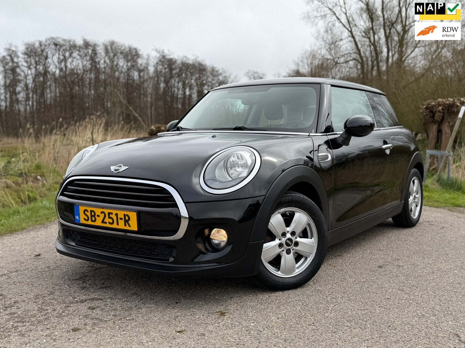 Mini Mini 1.5 Cooper Business / 1e Eigenaar / Navi / Airco /, Auto's, Mini, Voorwielaandrijving, Gebruikt, 4 stoelen, Origineel Nederlands