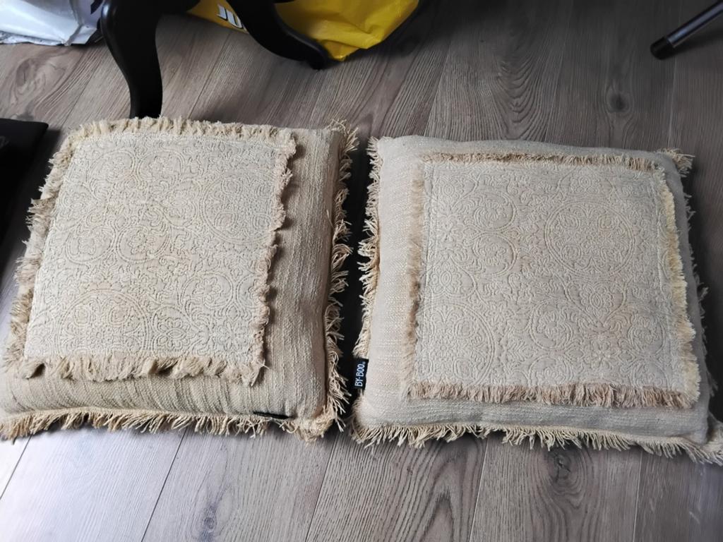 Mooie gele kussens gemerkt, Ophalen of Verzenden, Zo goed als nieuw, Geel, Vierkant