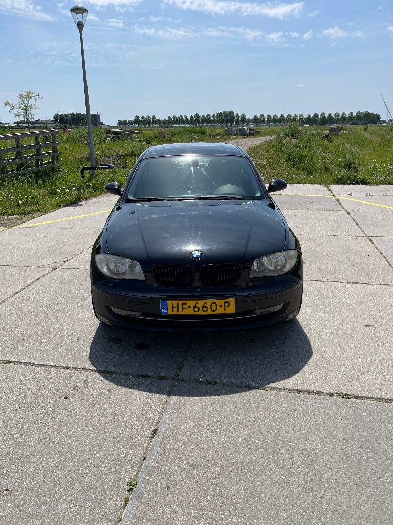 BMW 1-Serie 118i 5DR 2010 Zwart, Auto's, BMW, 1-Serie, 1995 cc, Zwart, Zwart