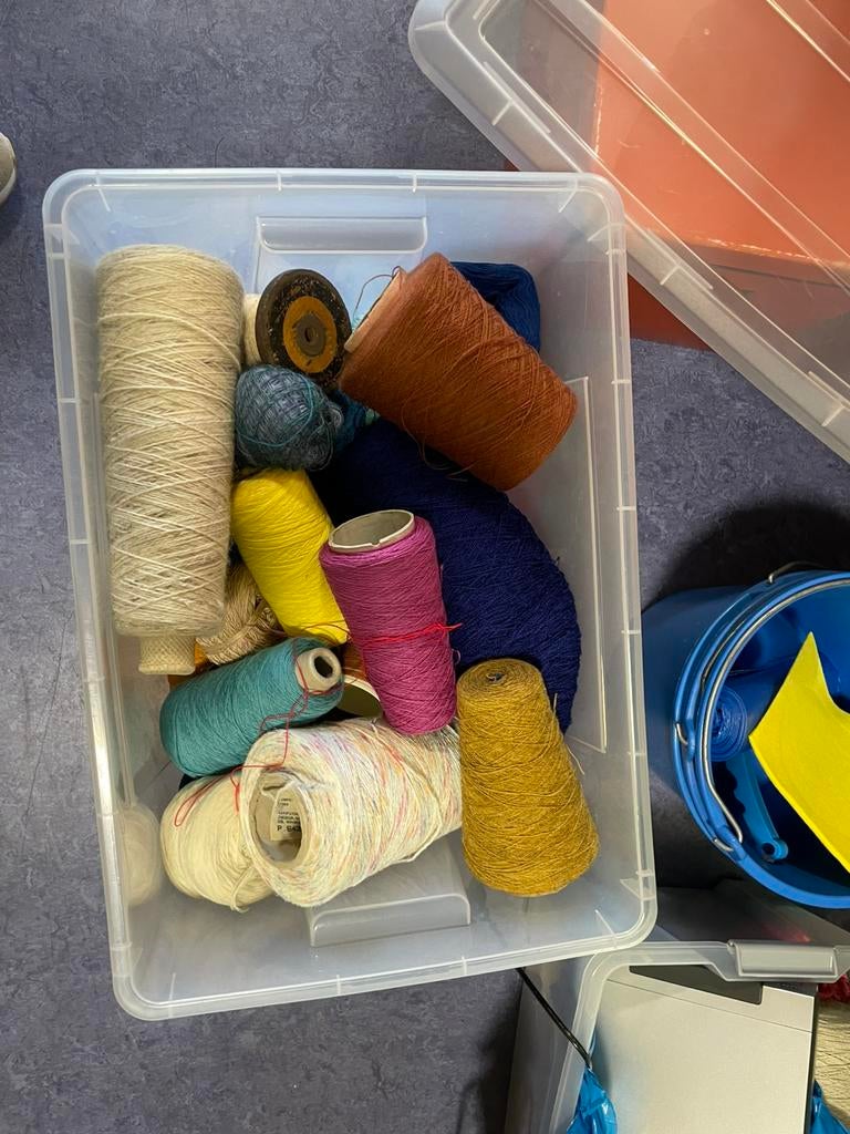 Partij wol. Vooral wol voor de breimachine., Ophalen of Verzenden, Zo goed als nieuw, Breien of Haken, Wol of Garen