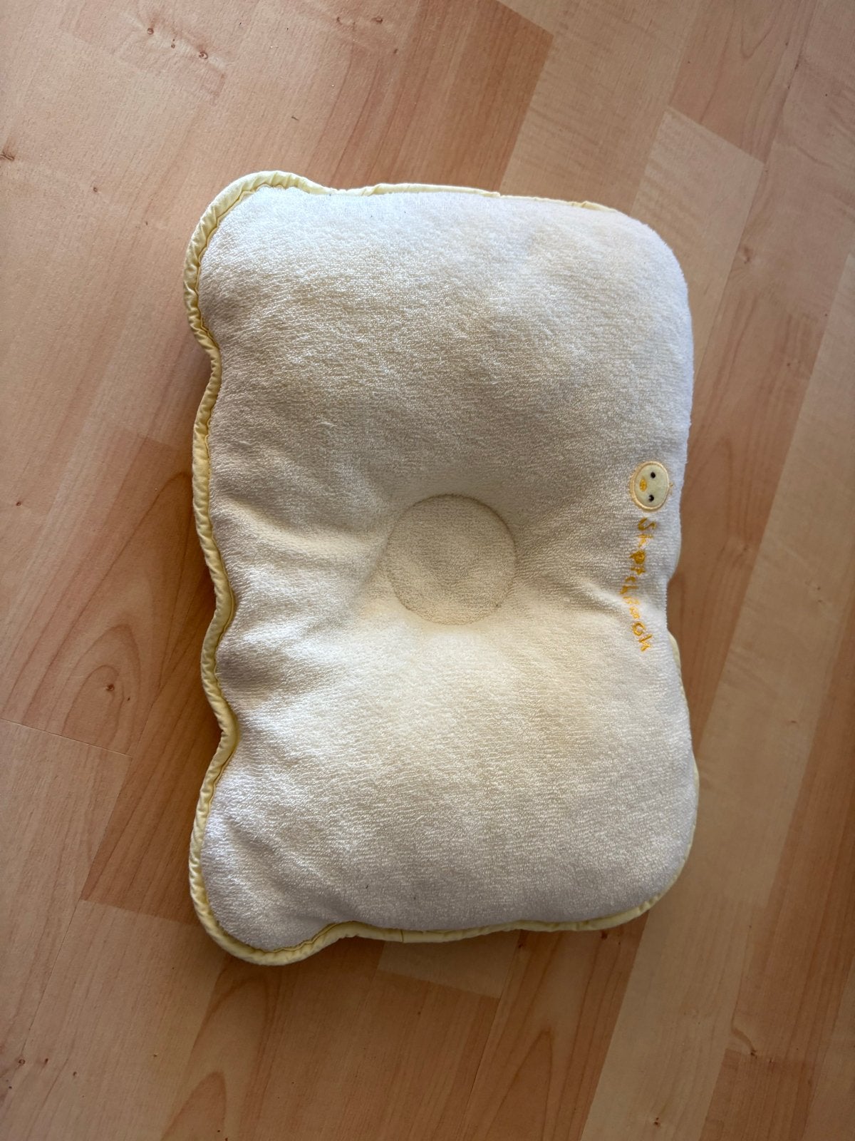 Babyhoofdkussen tegen plat hoofdje - Zacht en comfortabel, Jongetje of Meisje, Geel, Ophalen of Verzenden, Zo goed als nieuw